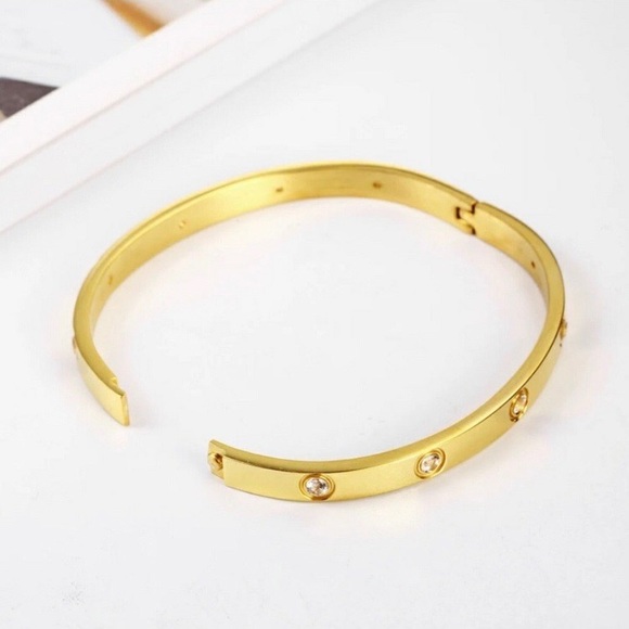 New Gold Round Diamond Bangle Bracelet - Picture 3 of 3